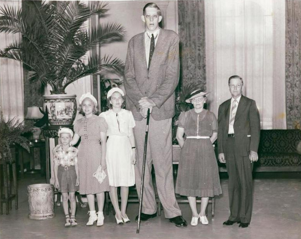 David and Goliath Robert Wadlow Alton Giant and the Giant of Illinois Tallest Human Man Four cubits and one span